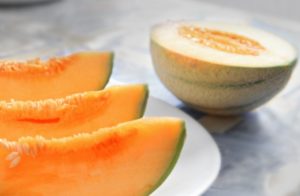 how to cut a cantaloupe melon
